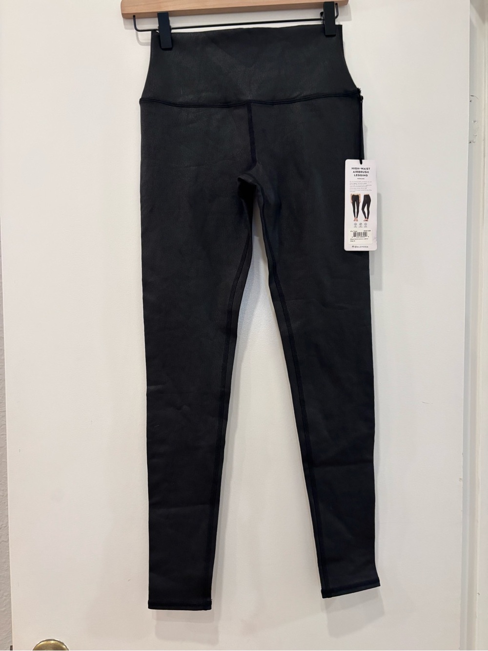 NWT Alo Yoga High-Waist Airbrush Legging shiny textured